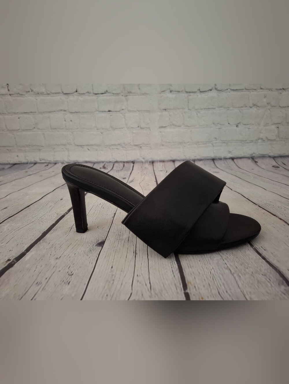 NIB VDLO Twist Bow Slip In Black Heels - Size 9